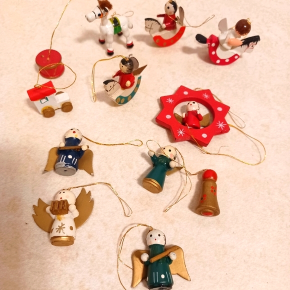 12 Vtg Wooden Mini- angels Ornaments - Picture 1 of 5
